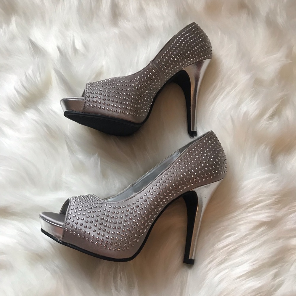 🌟Never worn, Rampage silver high heel - Picture 4 of 7